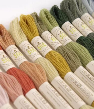 Echevette de laine organique avec teinture végétale à broder et à repriser Eco Vita de DMC (prix pour l'échevette)